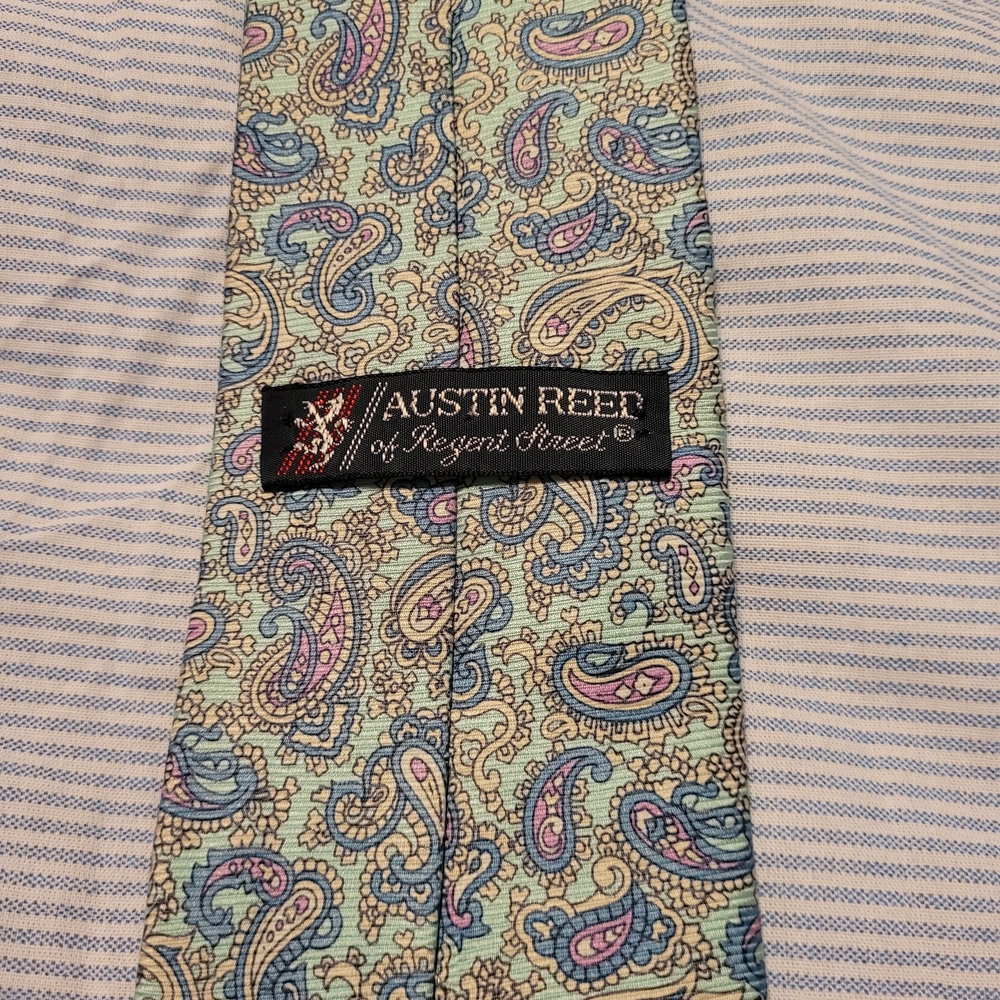 100% Italian Silk Austin Reed Paisley Tie in Blue and Purple